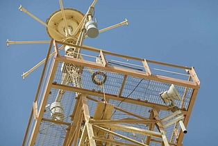 Antennen-Installation an einem Mast